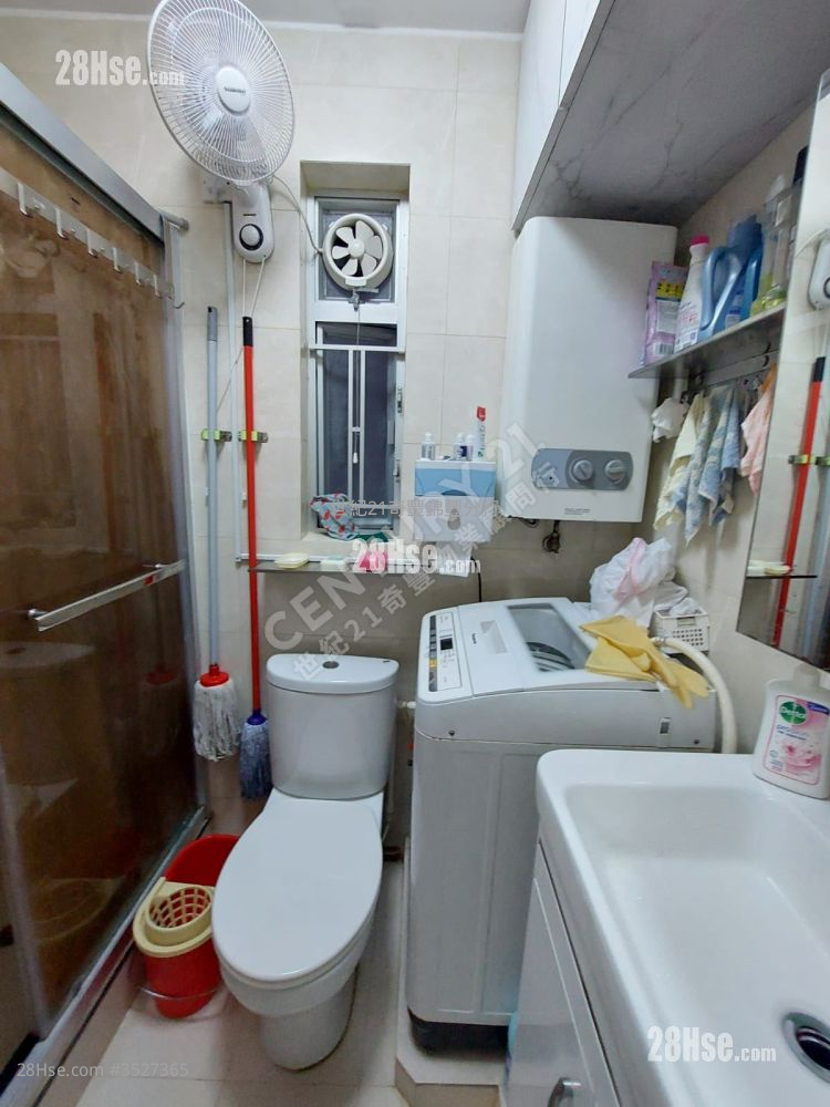 Kam Fung Court Sell 2 Bedrooms , 1 Bathroom 435 ft² ( 40.4 m² ) Kam Fung Court Sell 2 Bedrooms , 1 Bathroom 435 ft² ( 40.4 m² )