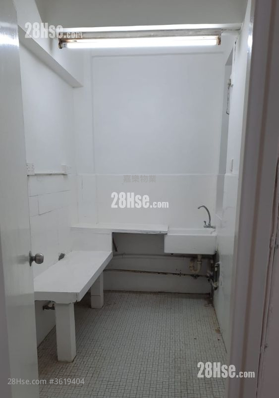 Haven Court Rental 2 Bedrooms , 1 Bathroom 495 ft² ( 46.0 m² ) Haven Court Rental 2 Bedrooms , 1 Bathroom 495 ft² ( 46.0 m² )