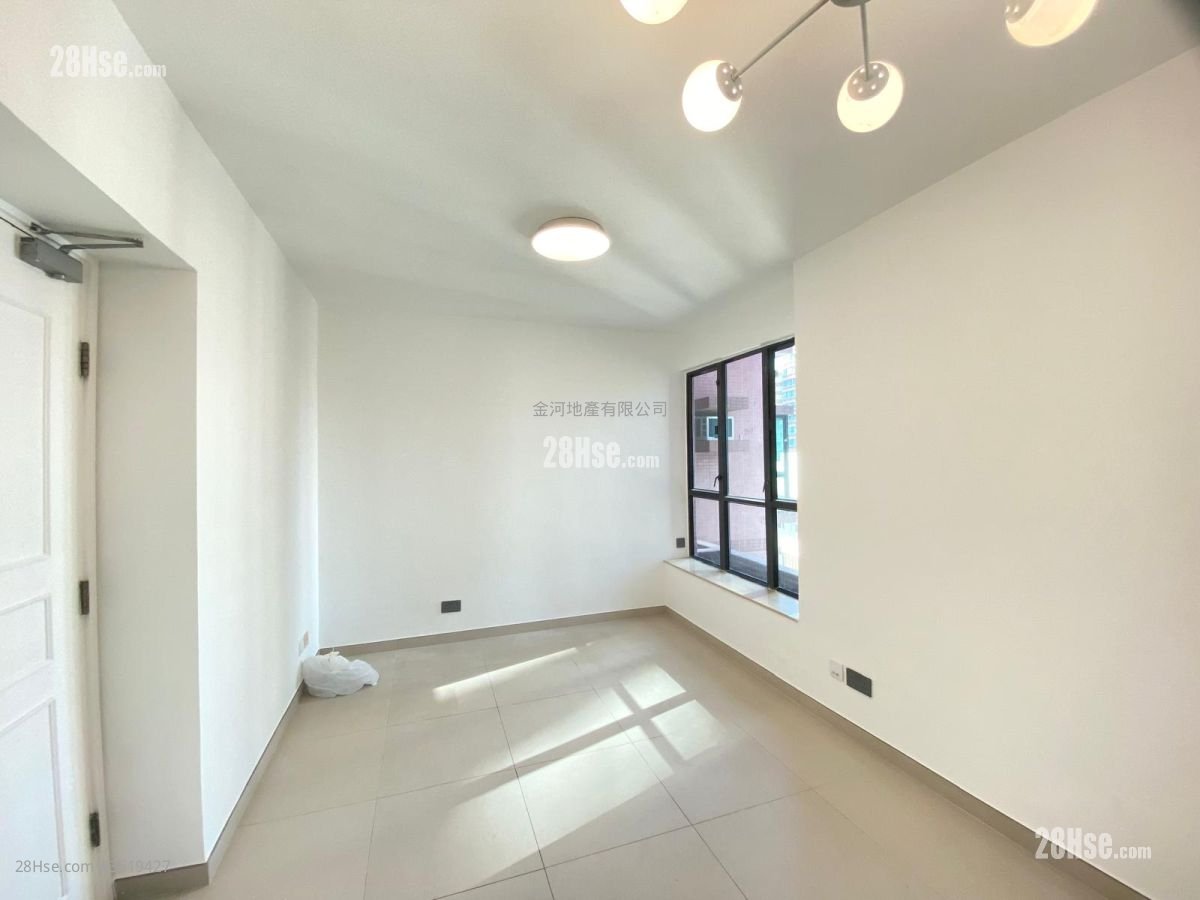 Scenic Rise Rental 2 Bedrooms , 1 Bathroom 487 ft² ( 45.2 m² ) Scenic Rise Rental 2 Bedrooms , 1 Bathroom 487 ft² ( 45.2 m² )