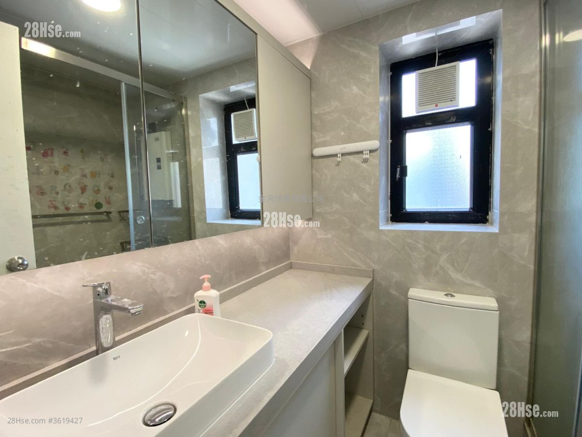 Scenic Rise Rental 2 Bedrooms , 1 Bathroom 487 ft² ( 45.2 m² ) Scenic Rise Rental 2 Bedrooms , 1 Bathroom 487 ft² ( 45.2 m² )