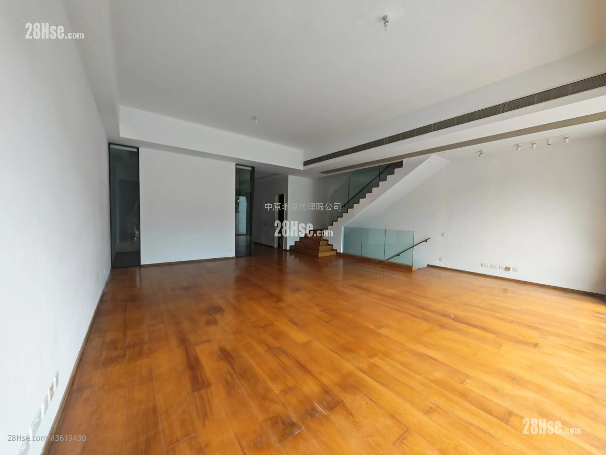 Kau To Highland Sell 4 Bedrooms , 4 Bathrooms 2,629 ft² ( 244.2 m² ) Kau To Highland Sell 4 Bedrooms , 4 Bathrooms 2,629 ft² ( 244.2 m² )
