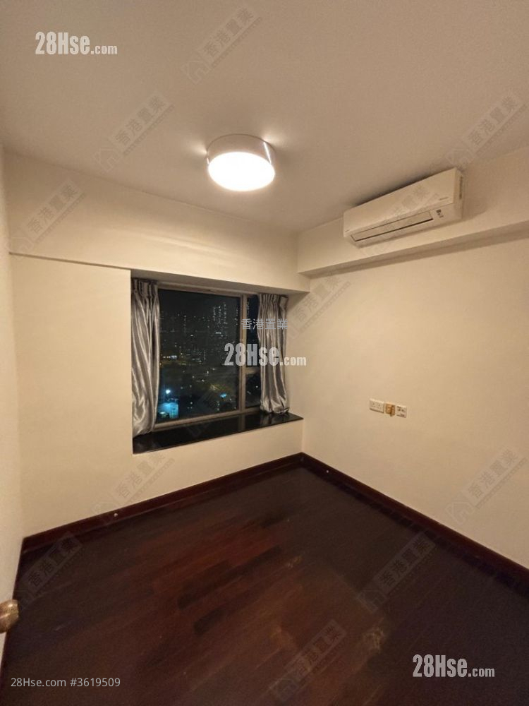 Sorrento Rental 3 Bedrooms , 2 Bathrooms 752 ft² ( 69.9 m² ) Sorrento Rental 3 Bedrooms , 2 Bathrooms 752 ft² ( 69.9 m² )