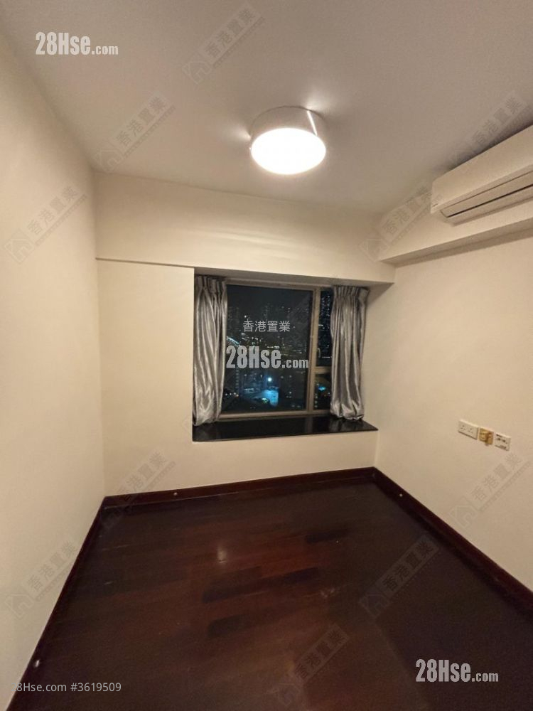 Sorrento Rental 3 Bedrooms , 2 Bathrooms 752 ft² ( 69.9 m² ) Sorrento Rental 3 Bedrooms , 2 Bathrooms 752 ft² ( 69.9 m² )