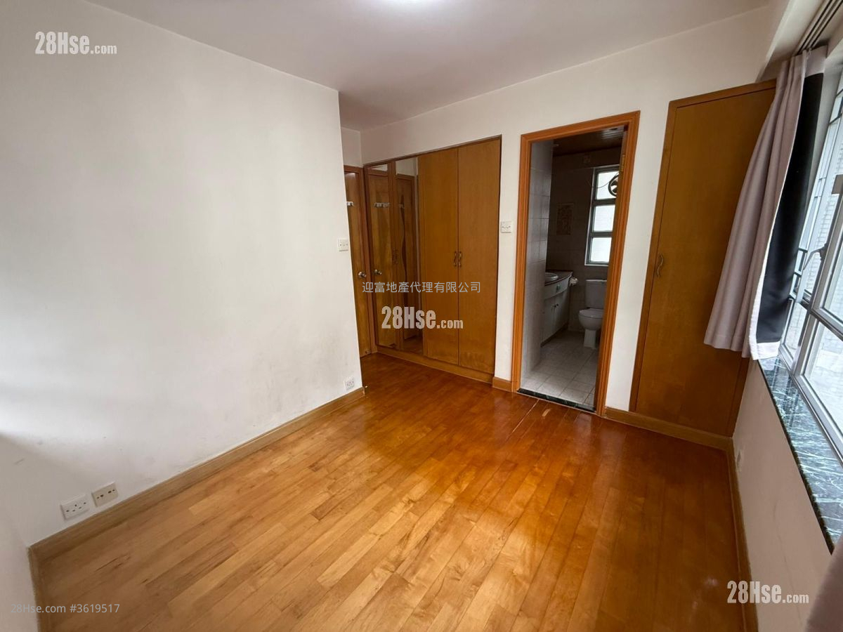 Whampoa Garden Rental 3 Bedrooms , 2 Bathrooms 617 ft² ( 57.3 m² ) Whampoa Garden Rental 3 Bedrooms , 2 Bathrooms 617 ft² ( 57.3 m² )