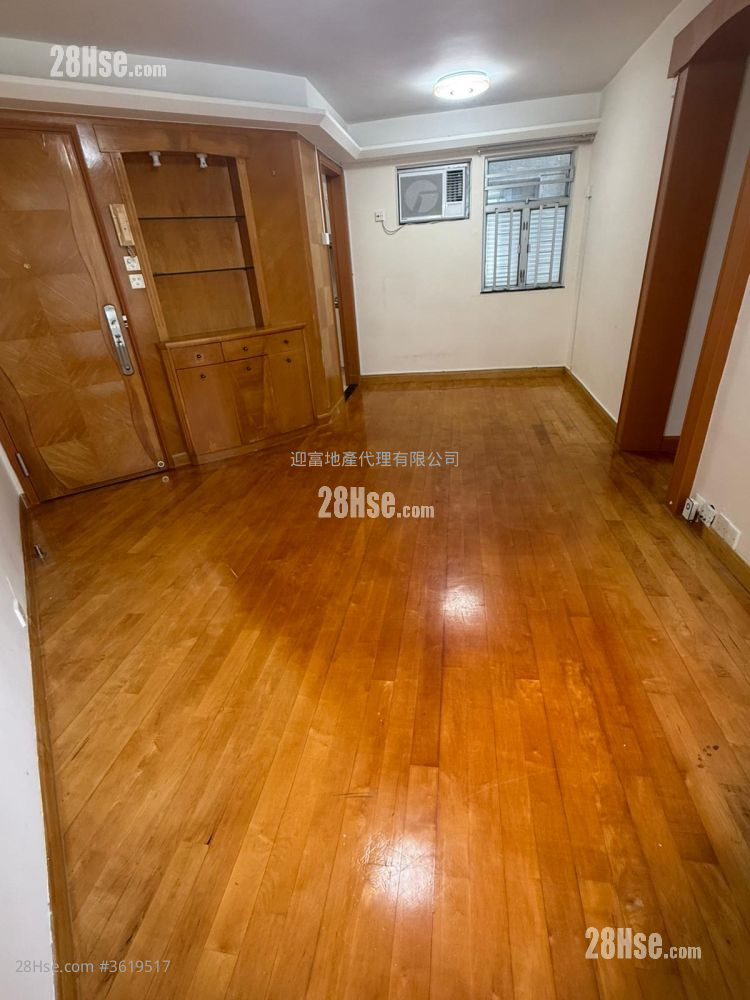 Whampoa Garden Rental 3 Bedrooms , 2 Bathrooms 617 ft² ( 57.3 m² ) Whampoa Garden Rental 3 Bedrooms , 2 Bathrooms 617 ft² ( 57.3 m² )