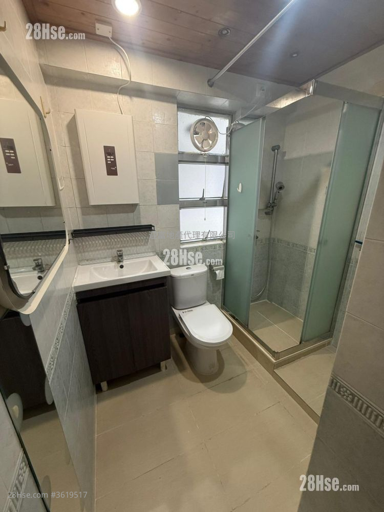 Whampoa Garden Rental 3 Bedrooms , 2 Bathrooms 617 ft² ( 57.3 m² ) Whampoa Garden Rental 3 Bedrooms , 2 Bathrooms 617 ft² ( 57.3 m² )