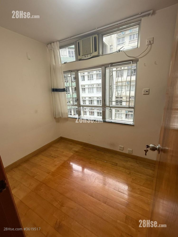 Whampoa Garden Rental 3 Bedrooms , 2 Bathrooms 617 ft² ( 57.3 m² ) Whampoa Garden Rental 3 Bedrooms , 2 Bathrooms 617 ft² ( 57.3 m² )
