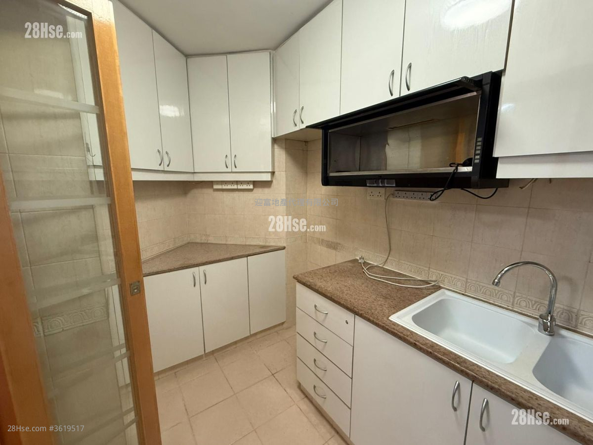 Whampoa Garden Rental 3 Bedrooms , 2 Bathrooms 617 ft² ( 57.3 m² ) Whampoa Garden Rental 3 Bedrooms , 2 Bathrooms 617 ft² ( 57.3 m² )