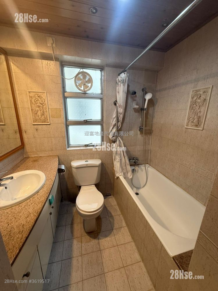 Whampoa Garden Rental 3 Bedrooms , 2 Bathrooms 617 ft² ( 57.3 m² ) Whampoa Garden Rental 3 Bedrooms , 2 Bathrooms 617 ft² ( 57.3 m² )