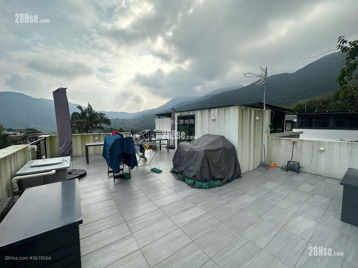 界咸村 租盘 1,260 平方尺 ( 117.1 平方米 ) 界咸村 租盘 1,260 平方尺 ( 117.1 平方米 )
