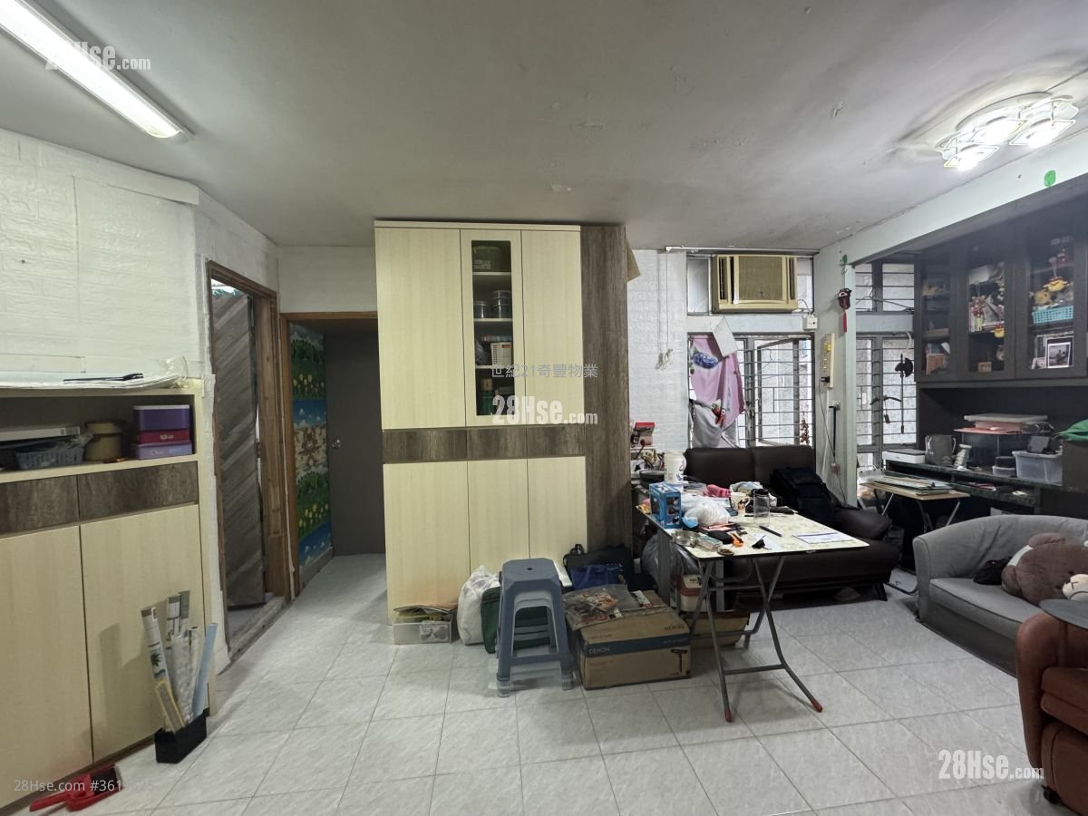 Wah Ming Est Sell 2 Bedrooms , 1 Bathroom 485 ft² ( 45.1 m² )