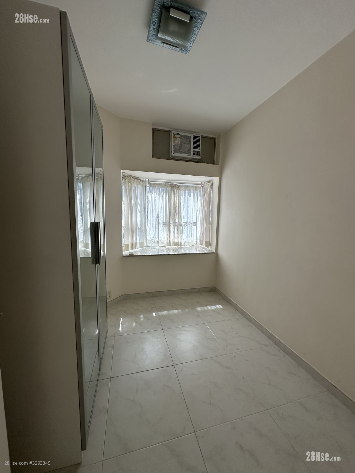 Island Place Rental 3 Bedrooms , 2 Bathrooms 773 ft² ( 71.8 m² ) Island Place Rental 3 Bedrooms , 2 Bathrooms 773 ft² ( 71.8 m² )