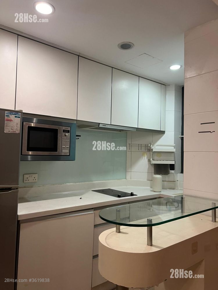 H Cube Rental 308 ft² ( 28.6 m² ) H Cube Rental 308 ft² ( 28.6 m² )