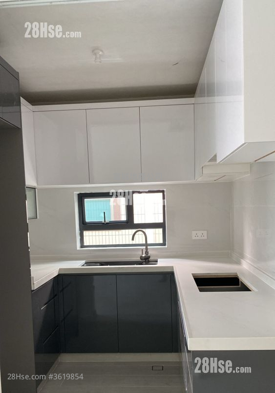 Village Rental 3 Bedrooms 630 ft² ( 58.5 m² ) Village Rental 3 Bedrooms 630 ft² ( 58.5 m² )
