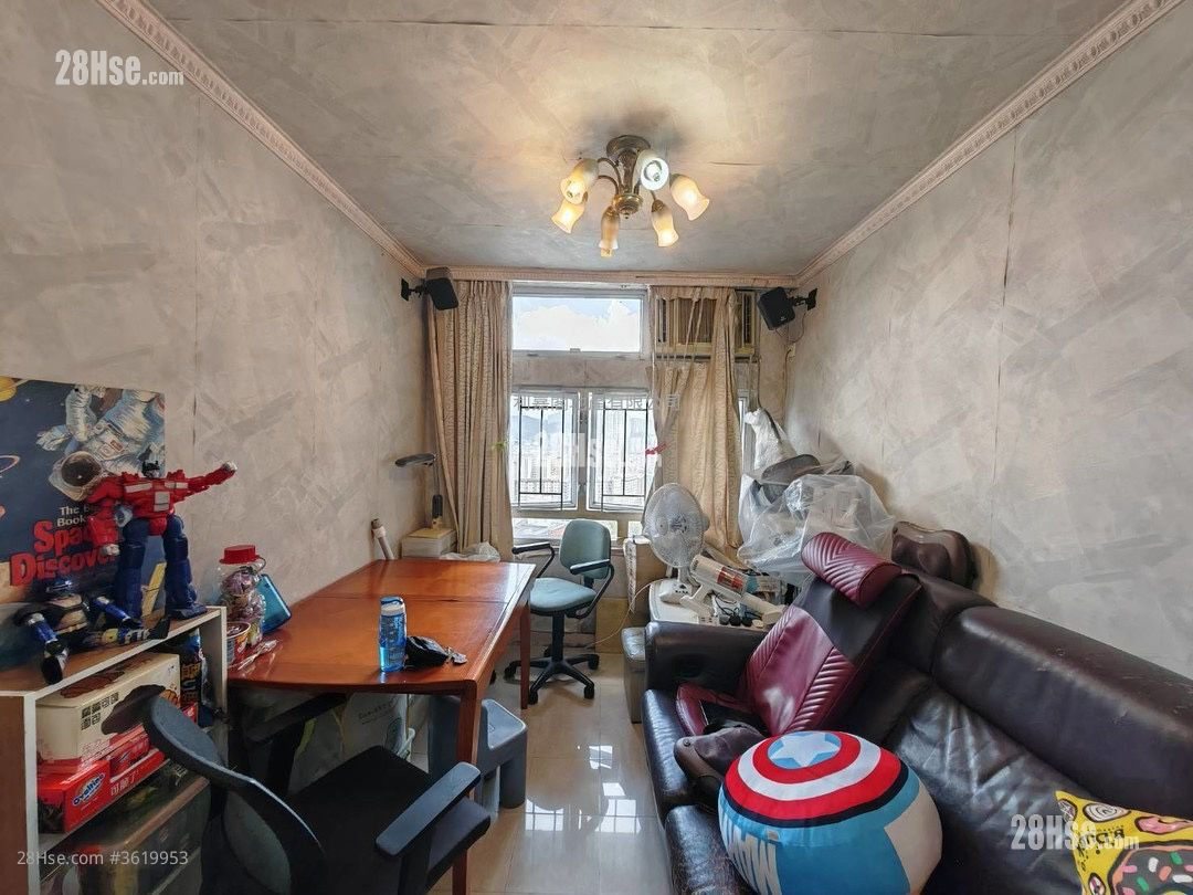 Ching Wah Court Sell 3 Bedrooms , 1 Bathroom 554 ft² ( 51.5 m² ) Ching Wah Court Sell 3 Bedrooms , 1 Bathroom 554 ft² ( 51.5 m² )