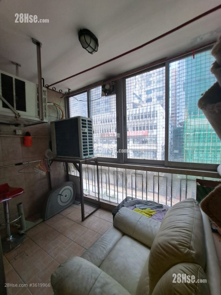 Imperial Court Sell 1,037 ft² ( 96.3 m² ) Imperial Court Sell 1,037 ft² ( 96.3 m² )