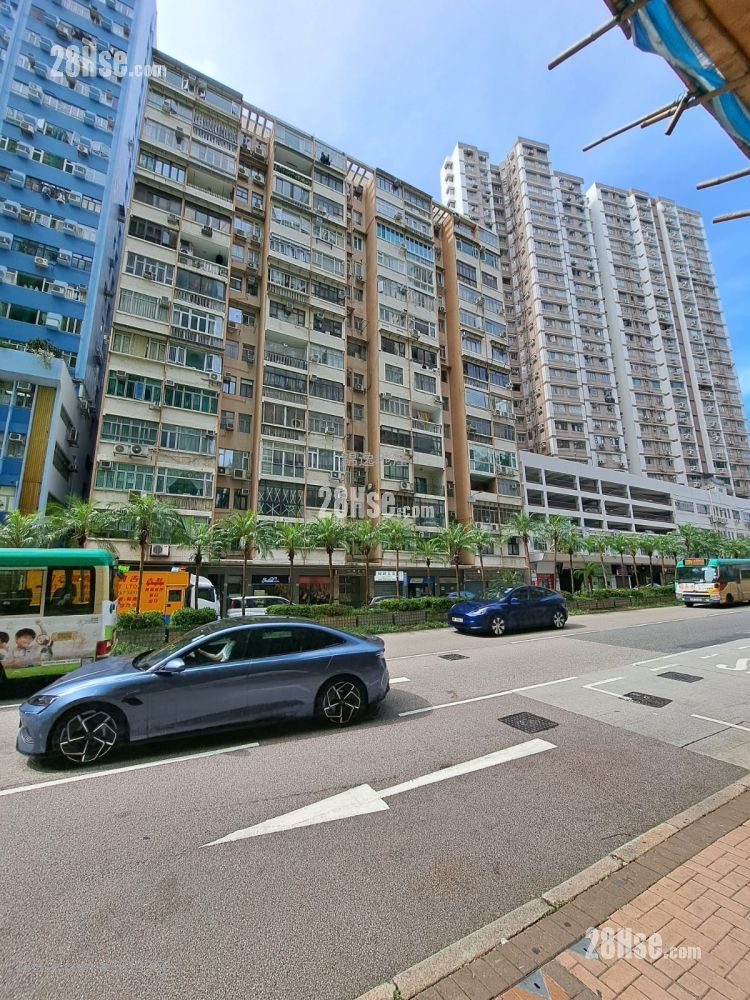 Imperial Court Sell 1,037 ft² ( 96.3 m² ) Imperial Court Sell 1,037 ft² ( 96.3 m² )