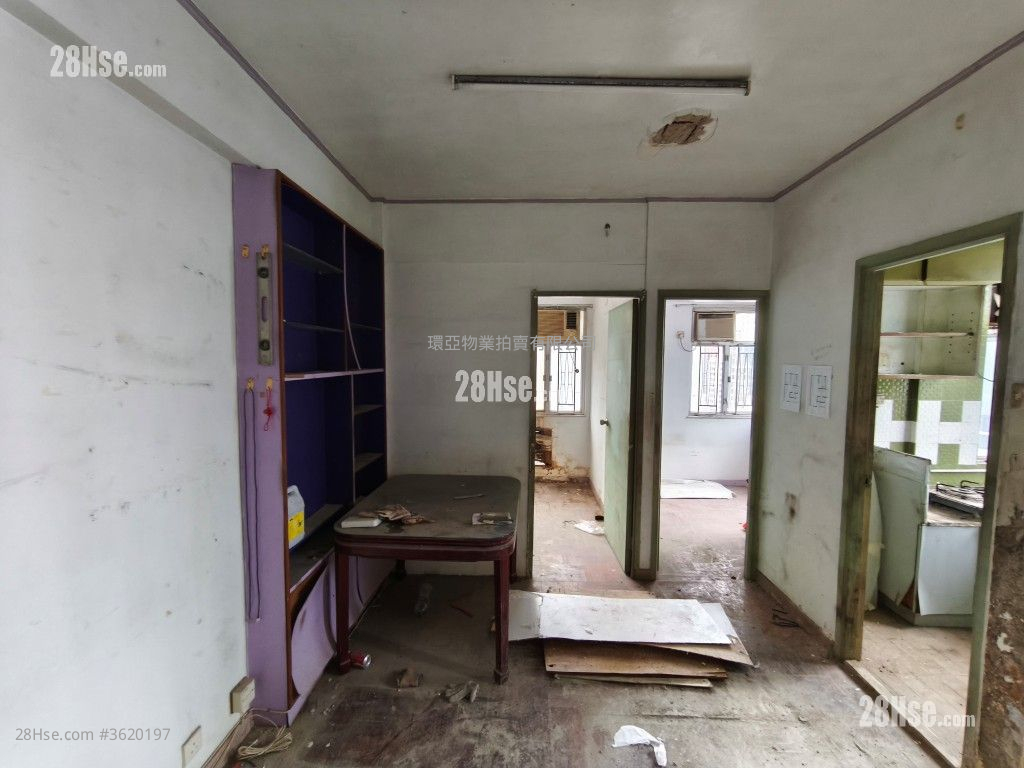 Kam Chung Building Sell 2 Bedrooms , 1 Bathroom 304 ft² ( 28.2 m² ) Kam Chung Building Sell 2 Bedrooms , 1 Bathroom 304 ft² ( 28.2 m² )