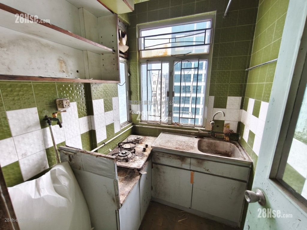 Kam Chung Building Sell 2 Bedrooms , 1 Bathroom 304 ft² ( 28.2 m² ) Kam Chung Building Sell 2 Bedrooms , 1 Bathroom 304 ft² ( 28.2 m² )