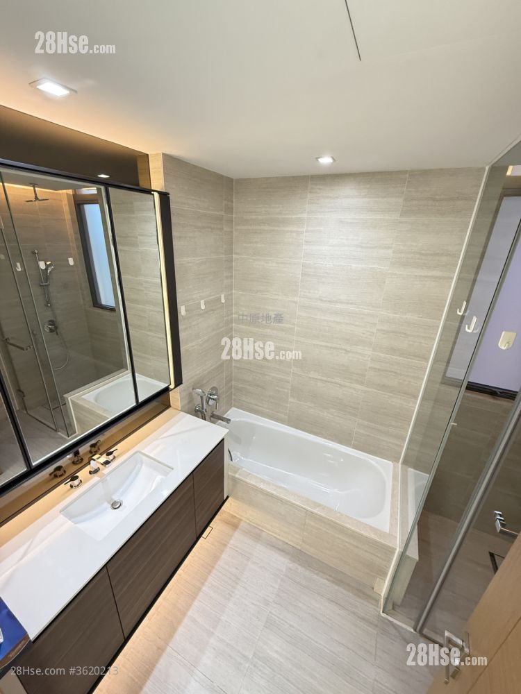 The Bloomsway Rental 1,349 ft² ( 125.3 m² ) The Bloomsway Rental 1,349 ft² ( 125.3 m² )