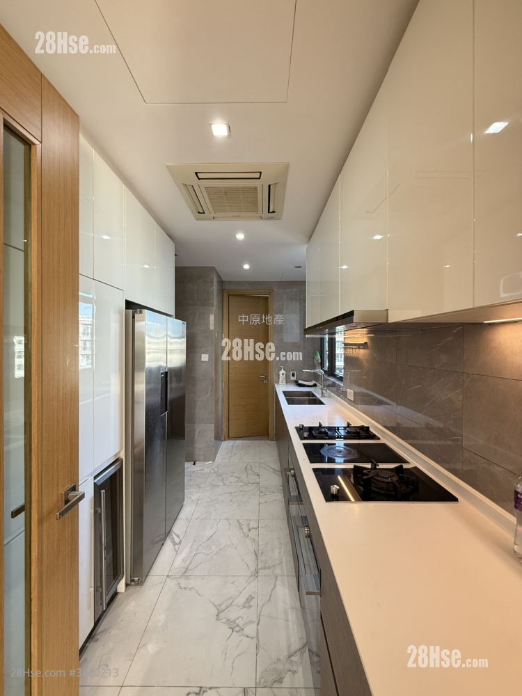 The Bloomsway Rental 1,349 ft² ( 125.3 m² ) The Bloomsway Rental 1,349 ft² ( 125.3 m² )