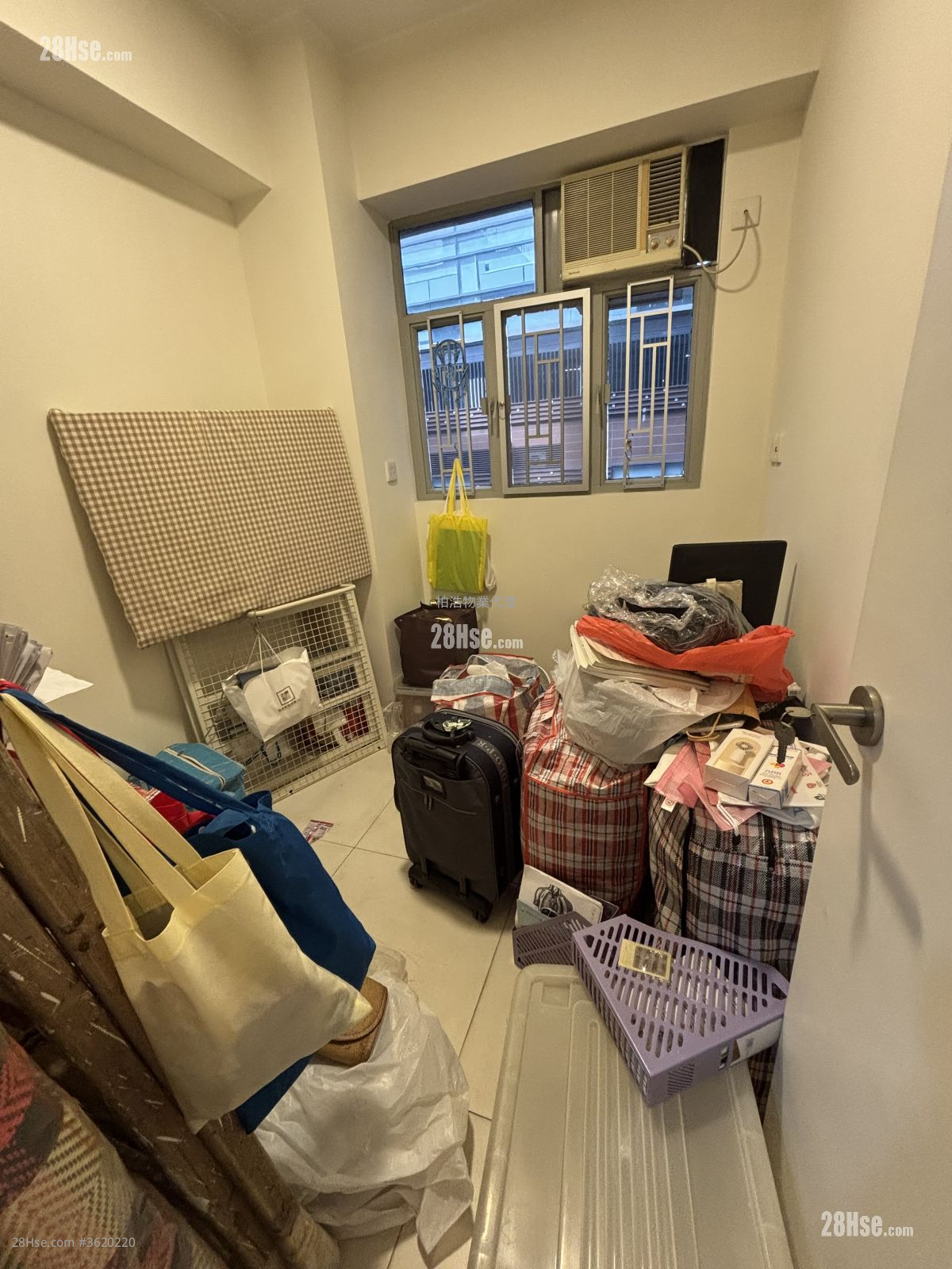 Chiu Tak Mansion Sell 2 Bedrooms , 1 Bathroom 307 ft² ( 28.5 m² ) Chiu Tak Mansion Sell 2 Bedrooms , 1 Bathroom 307 ft² ( 28.5 m² )