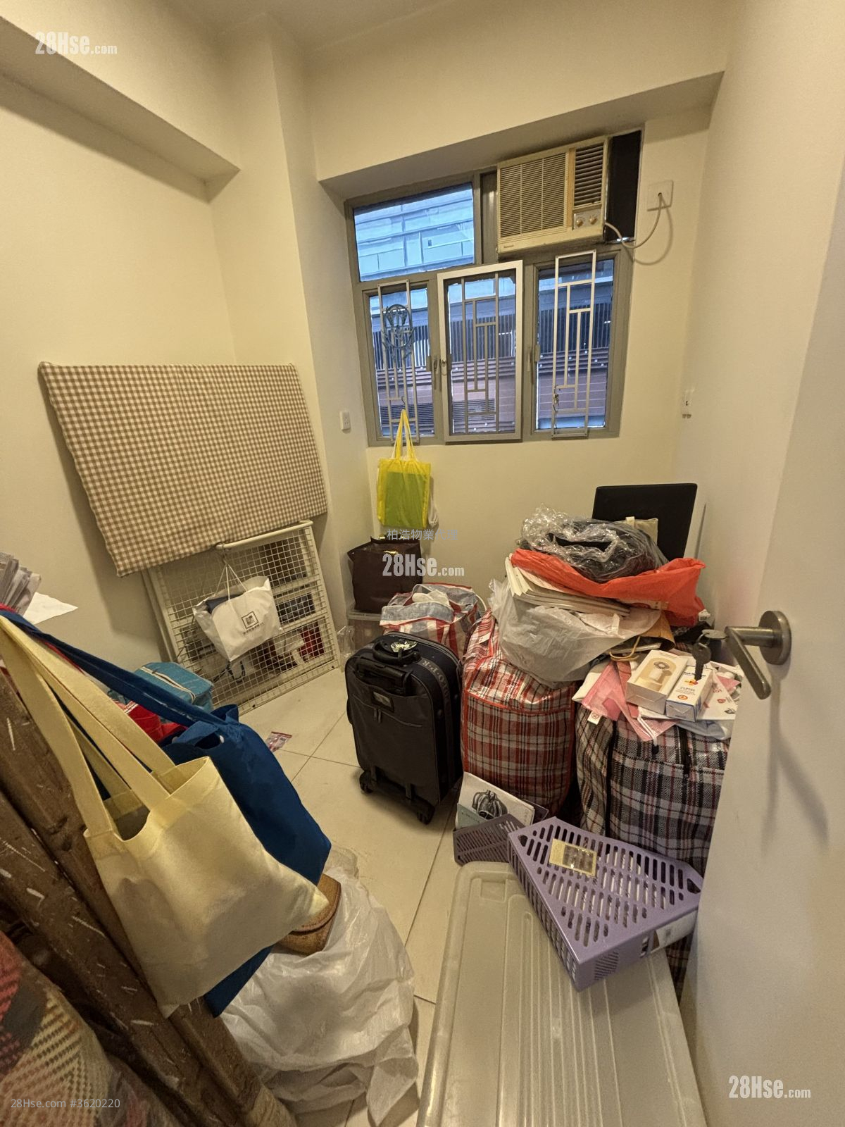 Chiu Tak Mansion Sell 2 Bedrooms , 1 Bathroom 307 ft² ( 28.5 m² ) Chiu Tak Mansion Sell 2 Bedrooms , 1 Bathroom 307 ft² ( 28.5 m² )