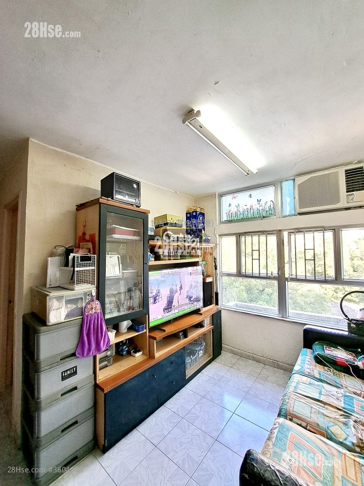 Tin Wang Court Sell 3 Bedrooms , 1 Bathroom 554 ft² ( 51.5 m² )