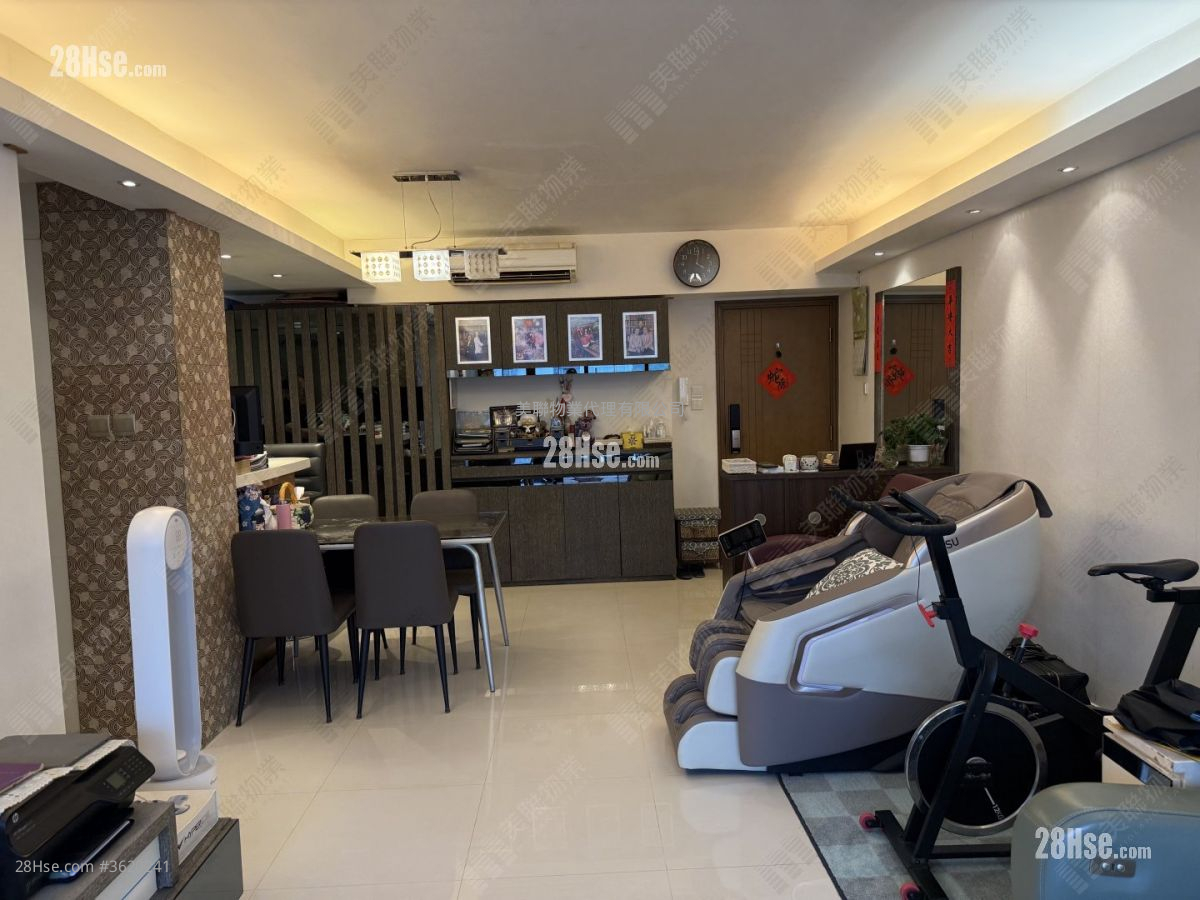 Parc Royale Sell 3 Bedrooms , 2 Bathrooms 922 ft² ( 85.7 m² ) Parc Royale Sell 3 Bedrooms , 2 Bathrooms 922 ft² ( 85.7 m² )