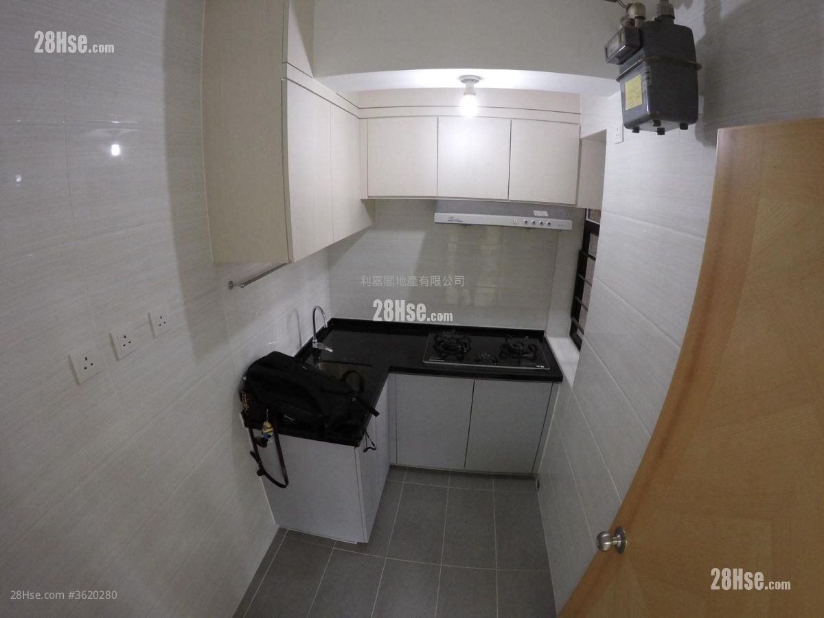 Scenery Court Sell 2 Bedrooms , 1 Bathroom 379 ft² ( 35.2 m² ) Scenery Court Sell 2 Bedrooms , 1 Bathroom 379 ft² ( 35.2 m² )