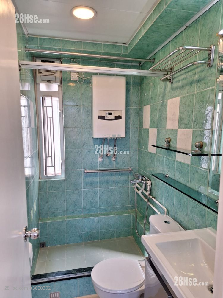 Tak Wai Building Rental 2 Bedrooms , 1 Bathroom 461 ft² ( 42.8 m² ) Tak Wai Building Rental 2 Bedrooms , 1 Bathroom 461 ft² ( 42.8 m² )