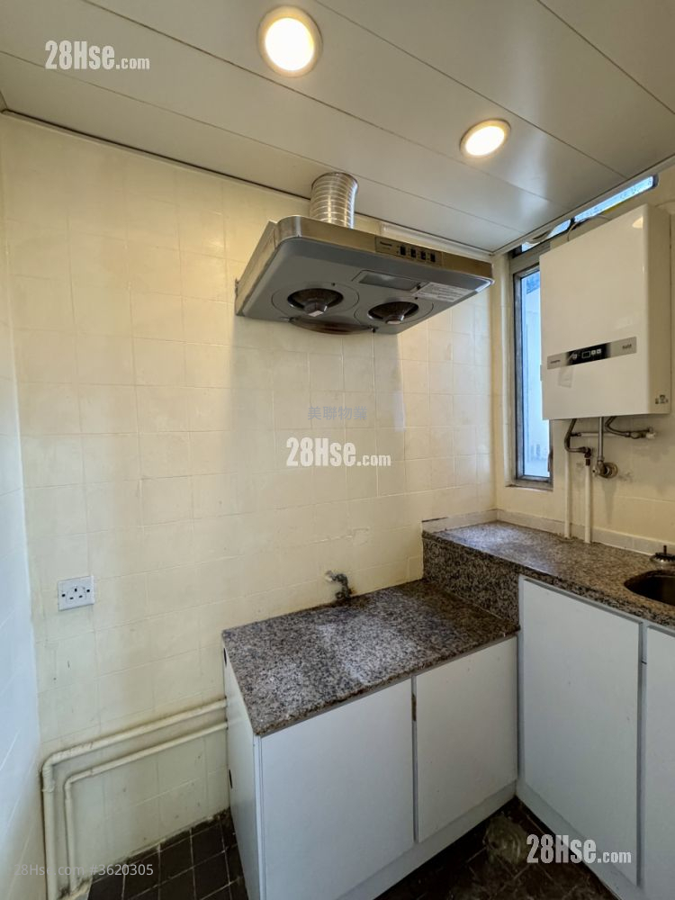 Greenwood Garden Rental Studio , 1 Bathroom 215 ft² ( 20.0 m² ) Greenwood Garden Rental Studio , 1 Bathroom 215 ft² ( 20.0 m² )