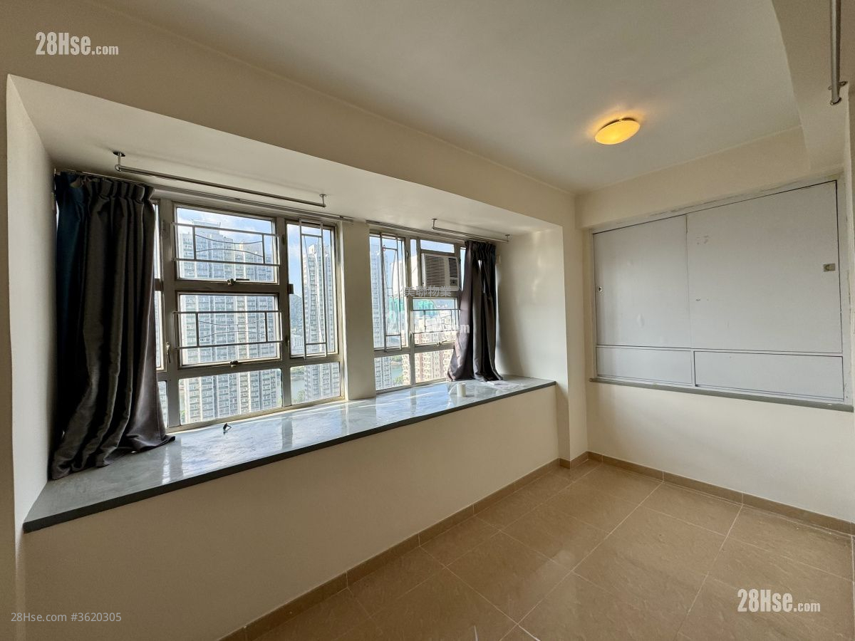 Greenwood Garden Rental Studio , 1 Bathroom 215 ft² ( 20.0 m² ) Greenwood Garden Rental Studio , 1 Bathroom 215 ft² ( 20.0 m² )