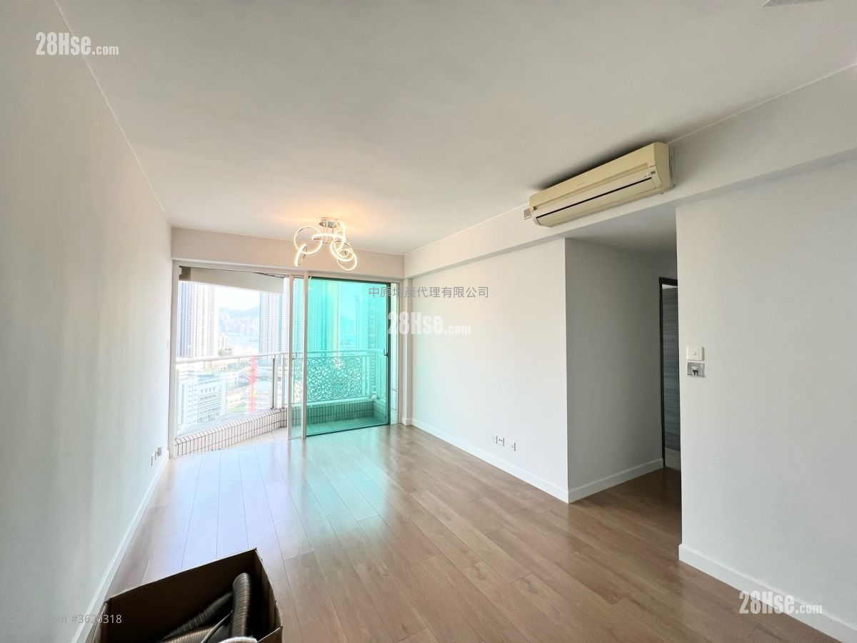 The Sparkle Sell 3 Bedrooms 783 ft² ( 72.7 m² ) The Sparkle Sell 3 Bedrooms 783 ft² ( 72.7 m² )