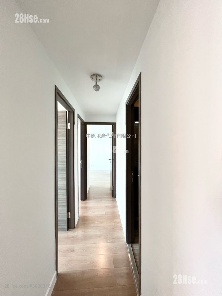 The Sparkle Sell 3 Bedrooms 783 ft² ( 72.7 m² ) The Sparkle Sell 3 Bedrooms 783 ft² ( 72.7 m² )