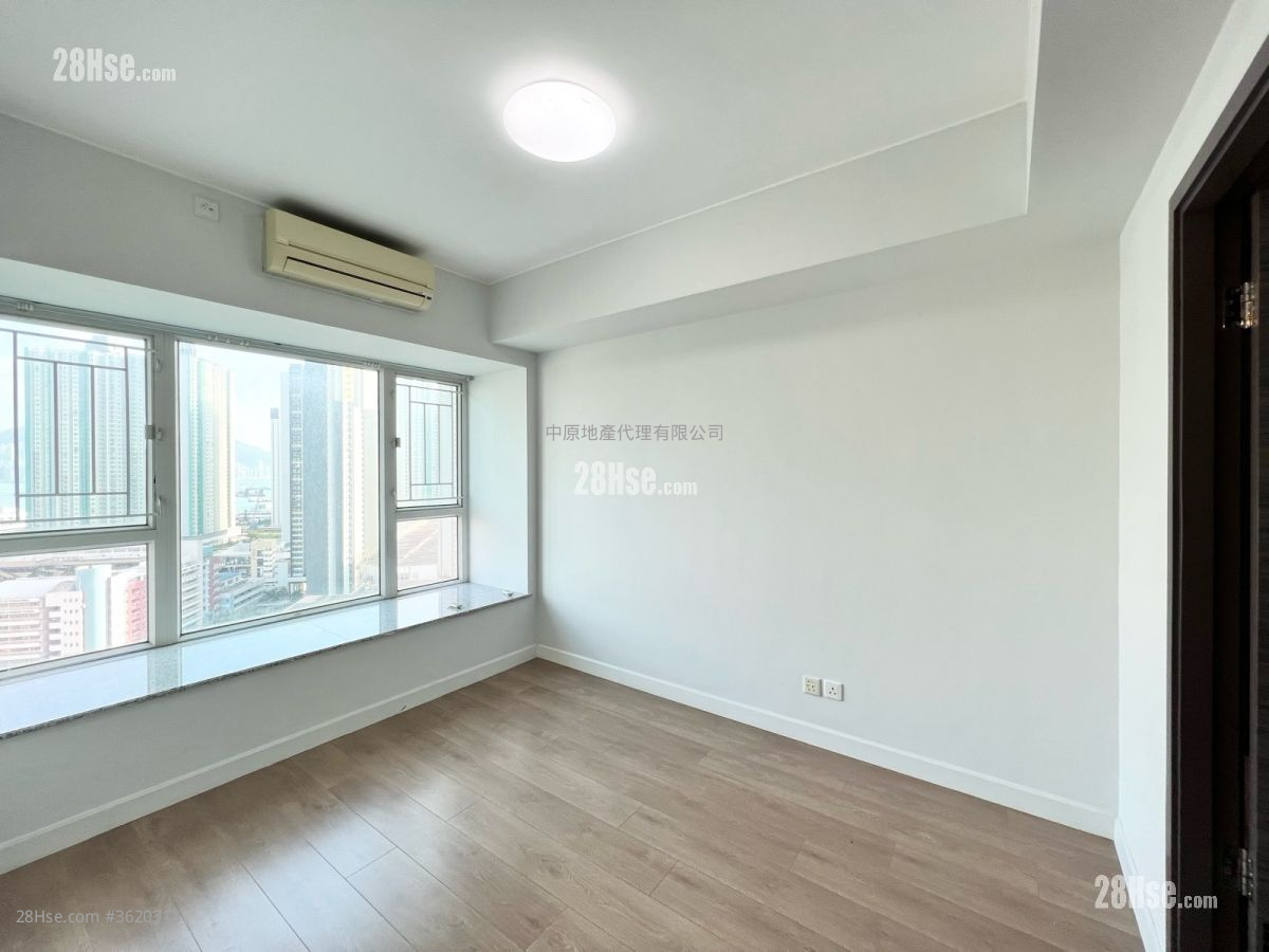 The Sparkle Sell 3 Bedrooms 783 ft² ( 72.7 m² ) The Sparkle Sell 3 Bedrooms 783 ft² ( 72.7 m² )
