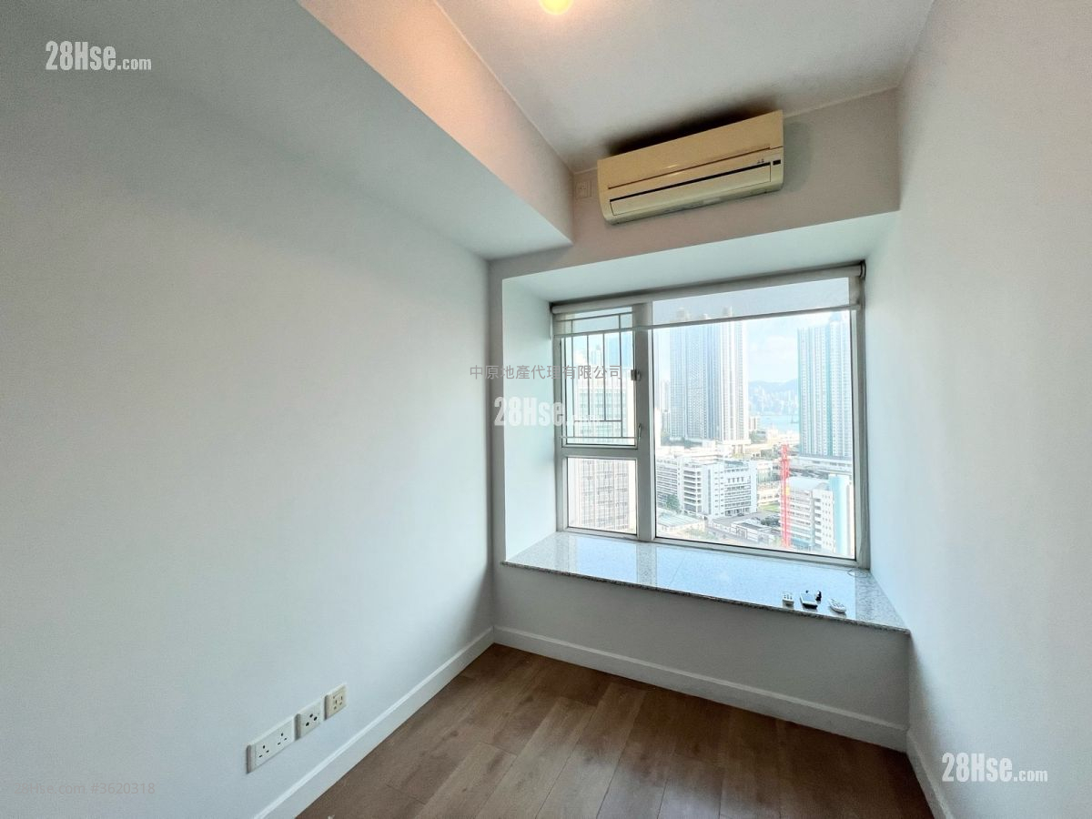 The Sparkle Sell 3 Bedrooms 783 ft² ( 72.7 m² ) The Sparkle Sell 3 Bedrooms 783 ft² ( 72.7 m² )