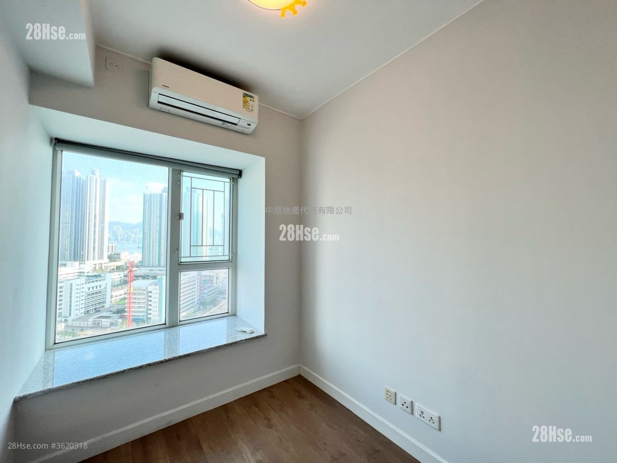 The Sparkle Sell 3 Bedrooms 783 ft² ( 72.7 m² ) The Sparkle Sell 3 Bedrooms 783 ft² ( 72.7 m² )