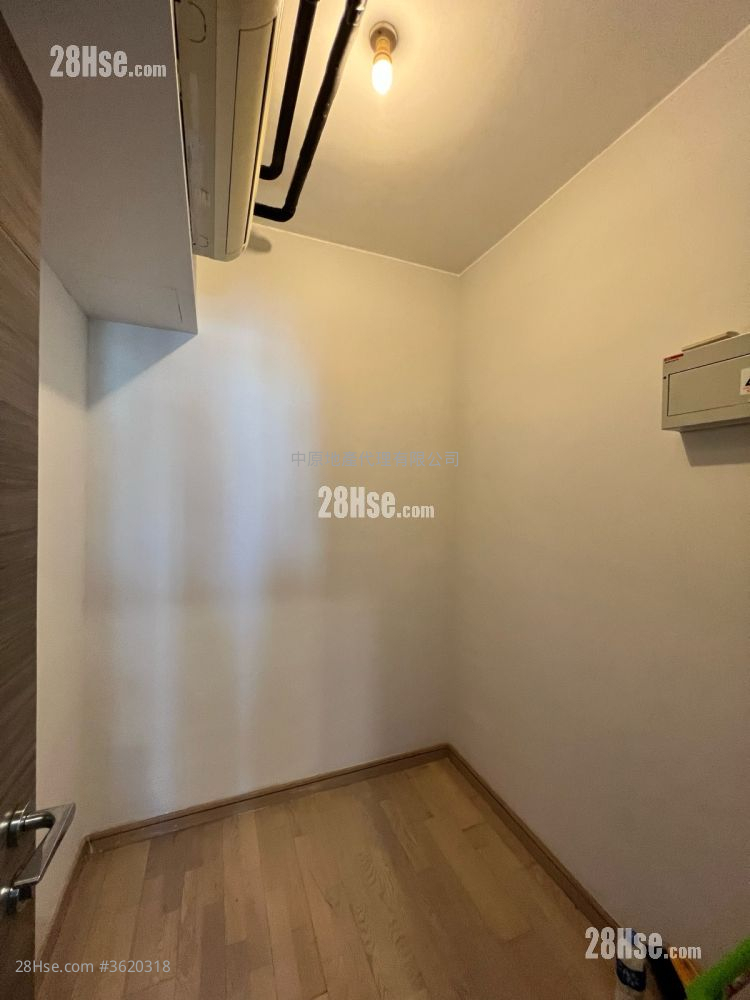 The Sparkle Sell 3 Bedrooms 783 ft² ( 72.7 m² ) The Sparkle Sell 3 Bedrooms 783 ft² ( 72.7 m² )
