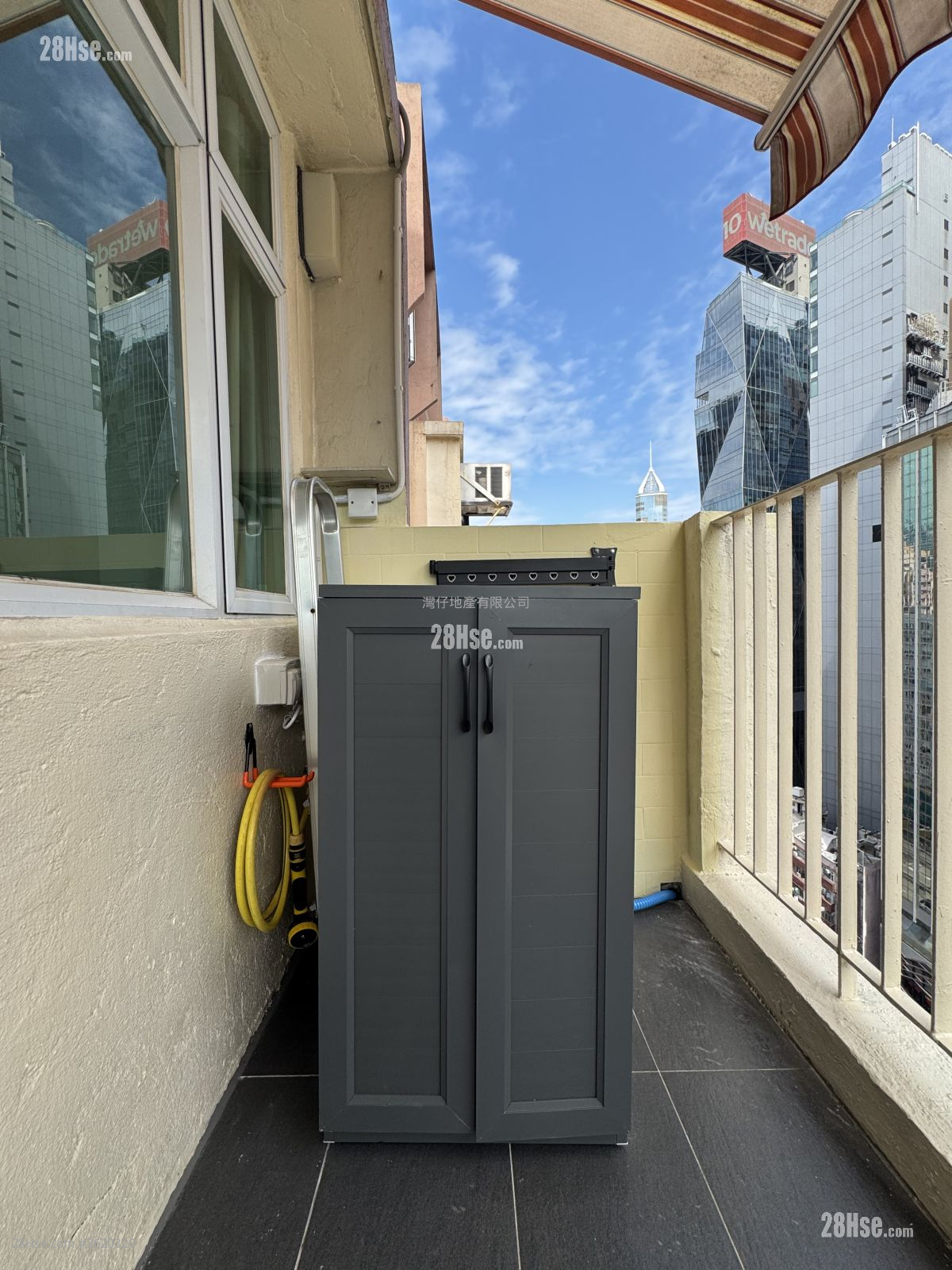 Wing Tak Building Rental 1 Bedroom , 1 Bathroom 290 ft² ( 26.9 m² ) Wing Tak Building Rental 1 Bedroom , 1 Bathroom 290 ft² ( 26.9 m² )