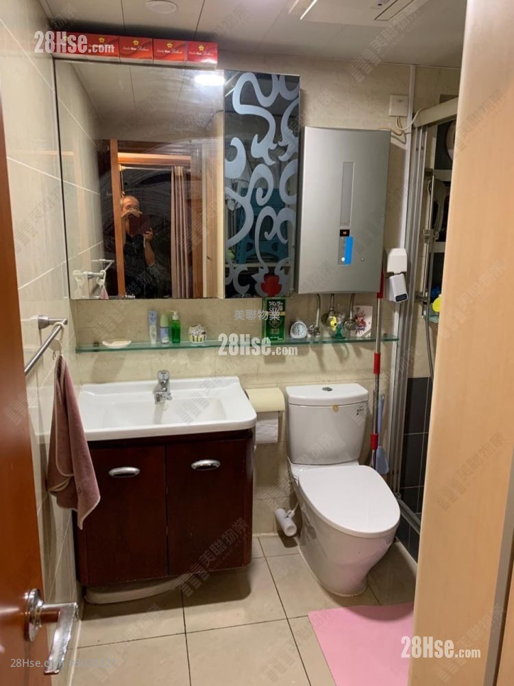 Pictorial Garden Sell 3 Bedrooms , 2 Bathrooms 912 ft² ( 84.7 m² ) Pictorial Garden Sell 3 Bedrooms , 2 Bathrooms 912 ft² ( 84.7 m² )