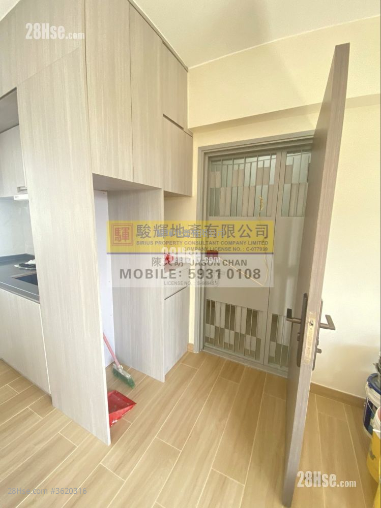 Hang Lung Bank Tsimshatsui Branch Building Rental 2 Bedrooms , 1 Bathroom 414 ft² ( 38.5 m² ) Hang Lung Bank Tsimshatsui Branch Building Rental 2 Bedrooms , 1 Bathroom 414 ft² ( 38.5 m² )