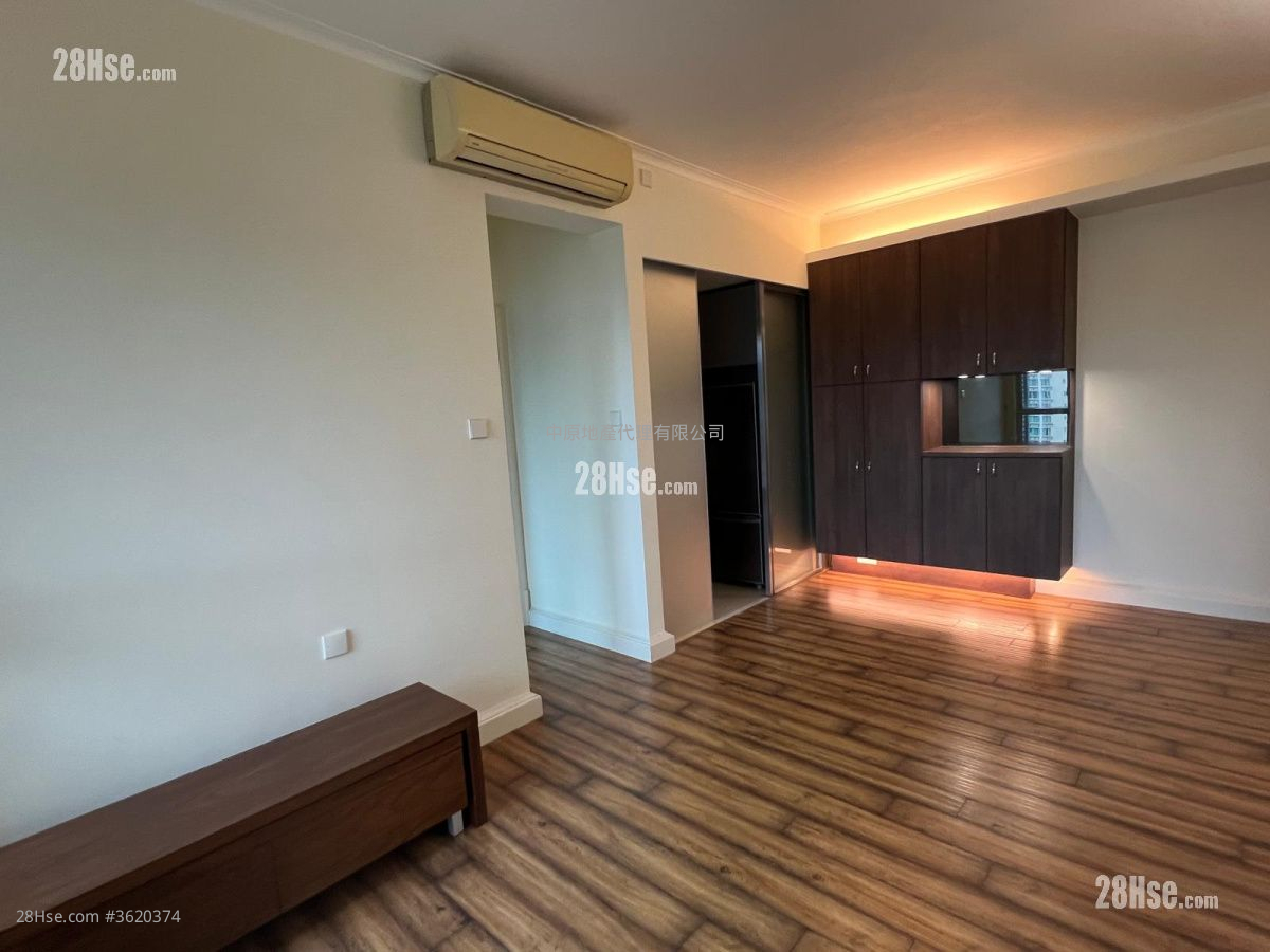 The Capitol Sell 2 Bedrooms 519 ft² ( 48.2 m² ) The Capitol Sell 2 Bedrooms 519 ft² ( 48.2 m² )