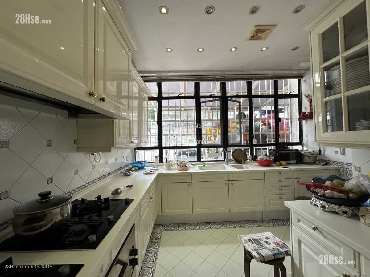 Greenwood Terrace Sell 3 Bedrooms , 3 Bathrooms 1,692 ft² ( 157.2 m² ) Greenwood Terrace Sell 3 Bedrooms , 3 Bathrooms 1,692 ft² ( 157.2 m² )