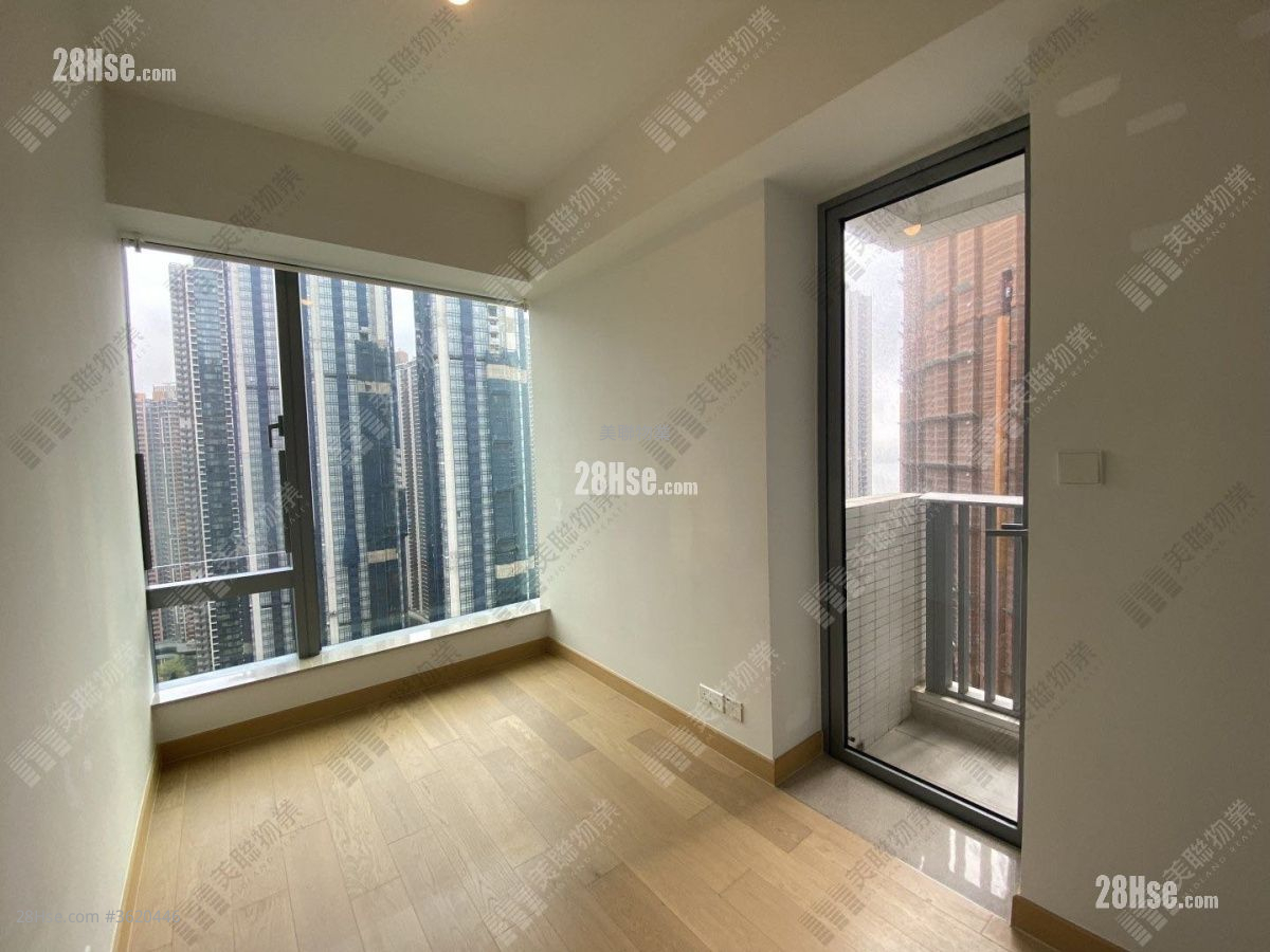 Malibu Sell 2 Bedrooms 595 ft² ( 55.3 m² ) Malibu Sell 2 Bedrooms 595 ft² ( 55.3 m² )