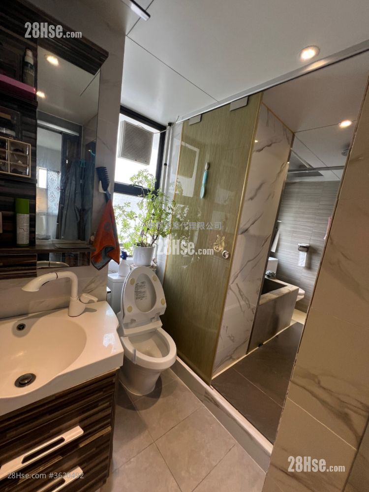 Greenwood Terrace Sell 3 Bedrooms , 3 Bathrooms 1,143 ft² ( 106.2 m² ) Greenwood Terrace Sell 3 Bedrooms , 3 Bathrooms 1,143 ft² ( 106.2 m² )