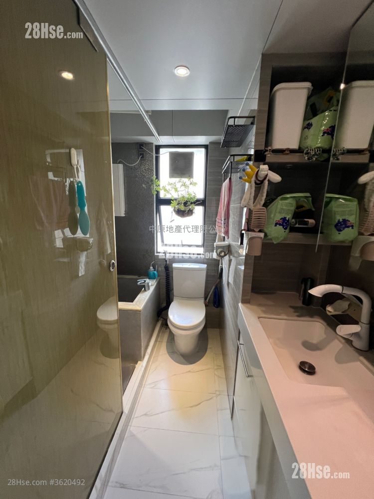 Greenwood Terrace Sell 3 Bedrooms , 3 Bathrooms 1,143 ft² ( 106.2 m² ) Greenwood Terrace Sell 3 Bedrooms , 3 Bathrooms 1,143 ft² ( 106.2 m² )