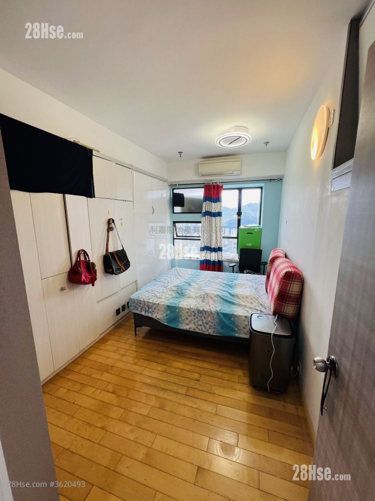 Greenwood Terrace Sell 3 Bedrooms , 2 Bathrooms 1,143 ft² ( 106.2 m² ) Greenwood Terrace Sell 3 Bedrooms , 2 Bathrooms 1,143 ft² ( 106.2 m² )