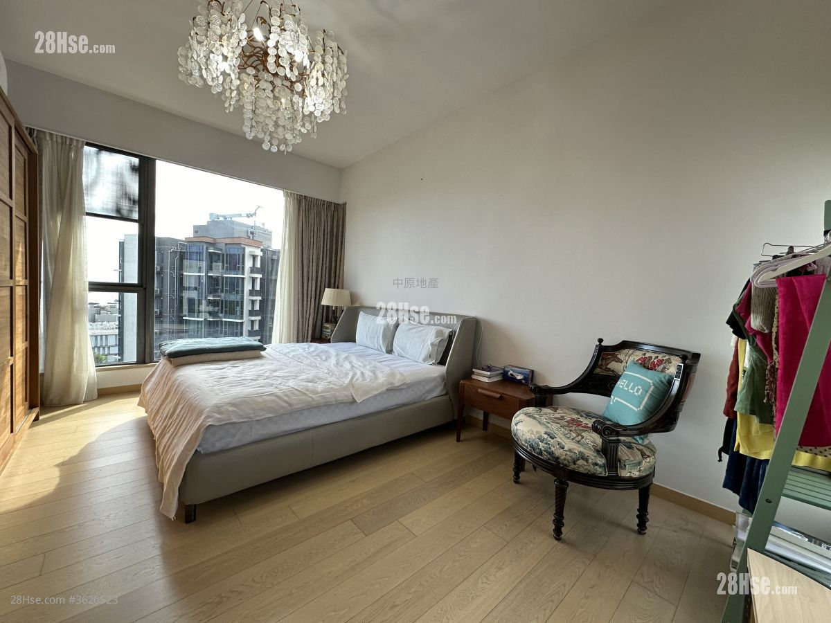 The Bloomsway Rental 1,469 ft² ( 136.5 m² ) The Bloomsway Rental 1,469 ft² ( 136.5 m² )