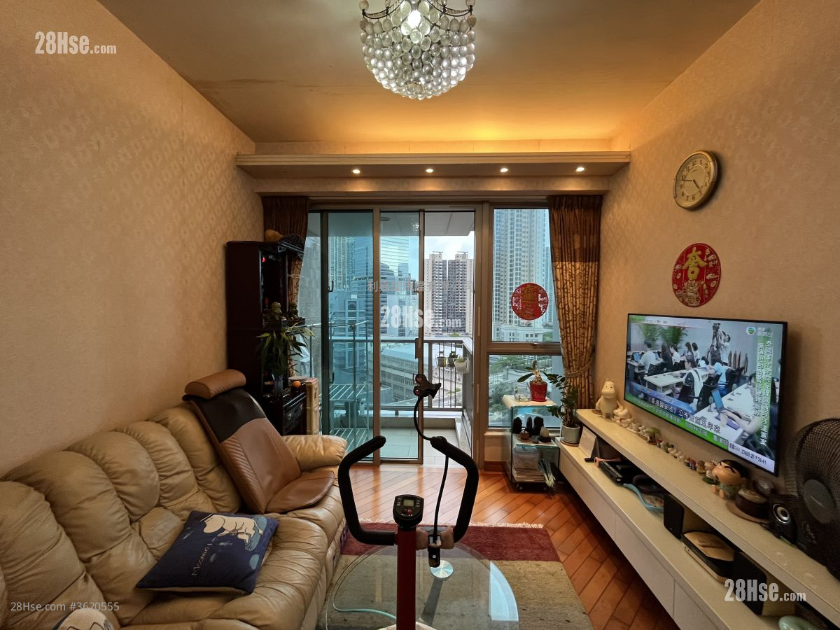 Vision City Sell 3 Bedrooms , 2 Bathrooms 742 ft² ( 68.9 m² ) Vision City Sell 3 Bedrooms , 2 Bathrooms 742 ft² ( 68.9 m² )